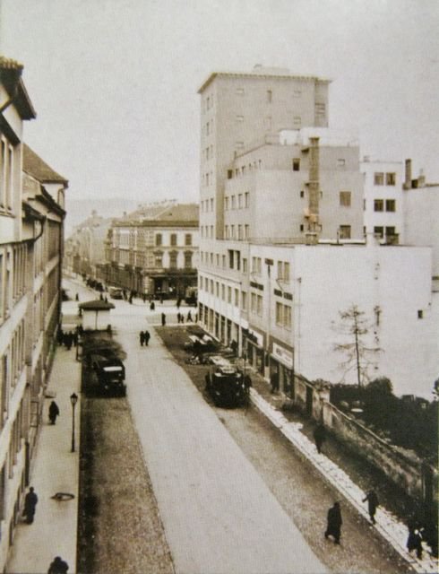Pribinová pohľad na starý Sharkoczyho hotel